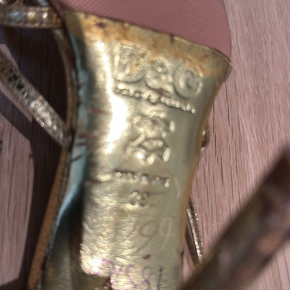 D&G gold leather strappy heels. - Picture 6 of 7